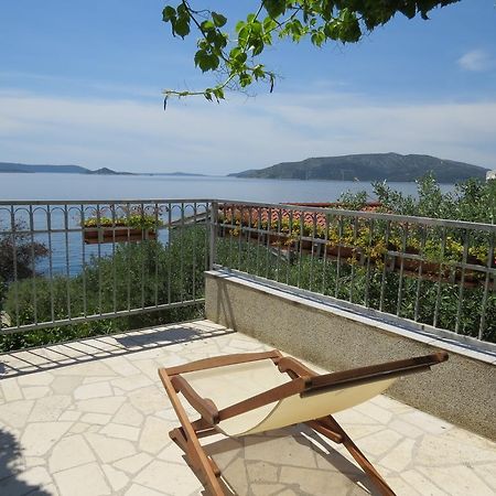 Apartments Lovric - 30 Meters To The Beach Trogir Exterior photo