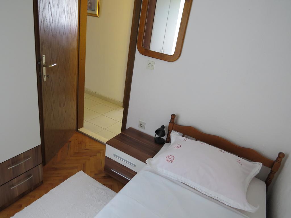 Apartments Lovric - 30 Meters To The Beach Trogir Exterior photo