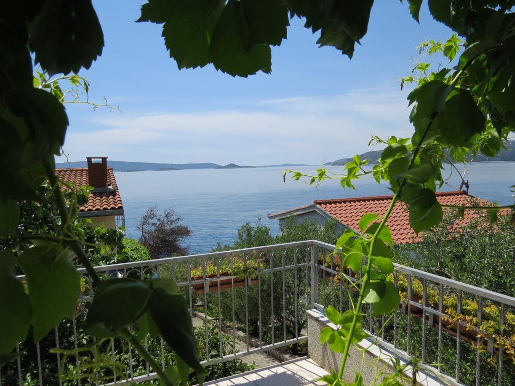 Apartments Lovric - 30 Meters To The Beach Trogir Exterior photo