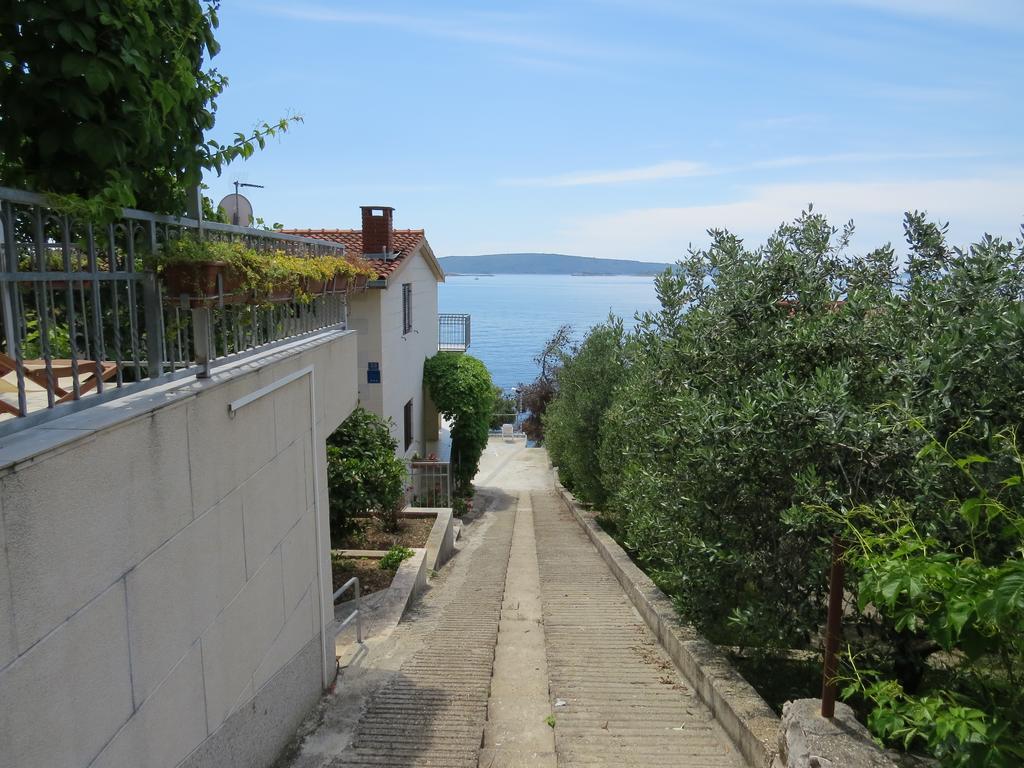 Apartments Lovric - 30 Meters To The Beach Trogir Exterior photo