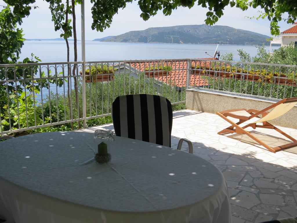 Apartments Lovric - 30 Meters To The Beach Trogir Exterior photo