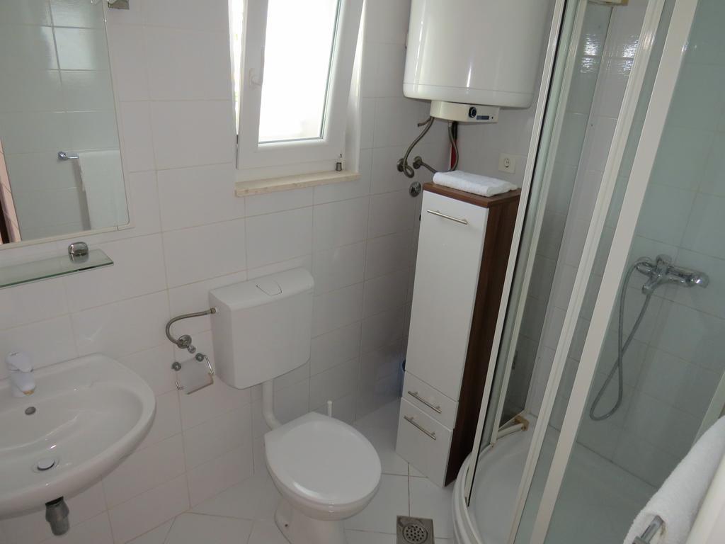 Apartments Lovric - 30 Meters To The Beach Trogir Exterior photo