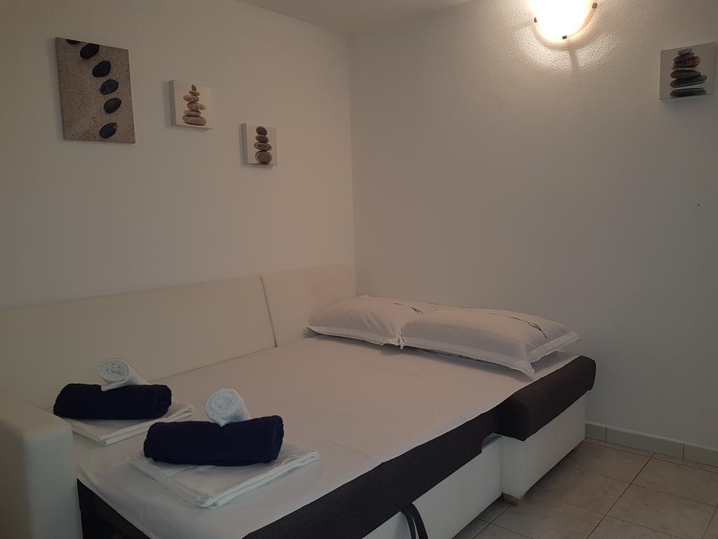 Apartments Lovric - 30 Meters To The Beach Trogir Exterior photo
