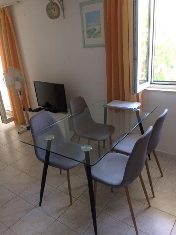 Apartments Lovric - 30 Meters To The Beach Trogir Exterior photo