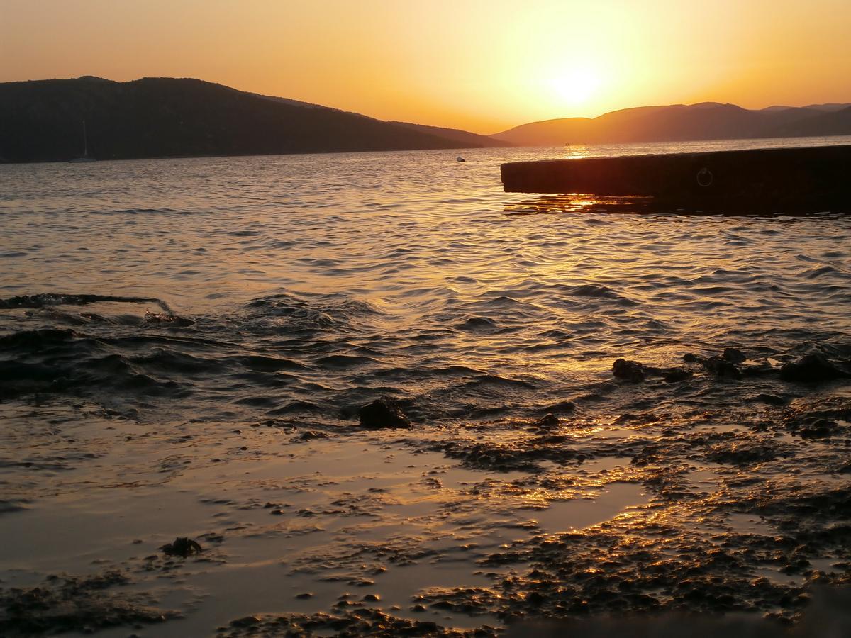 Apartments Lovric - 30 Meters To The Beach Trogir Room photo